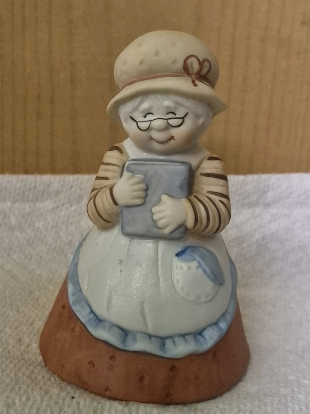 1984 Hershey’s Cherish The Good Things Bisque Porcelain Grandmother Bell